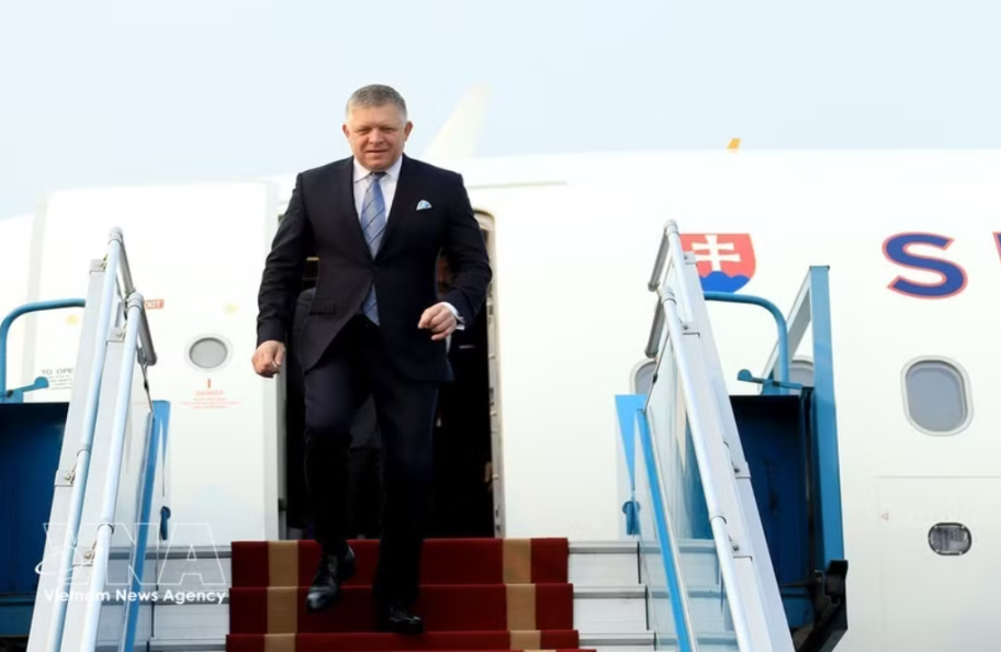 斯洛伐克共和国总理罗伯特·菲佐开始对越南进行正式访问